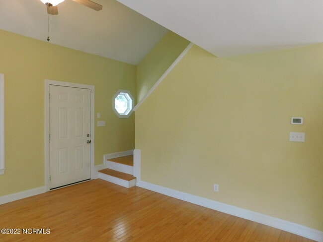Building Photo - 328 Live Oak St
