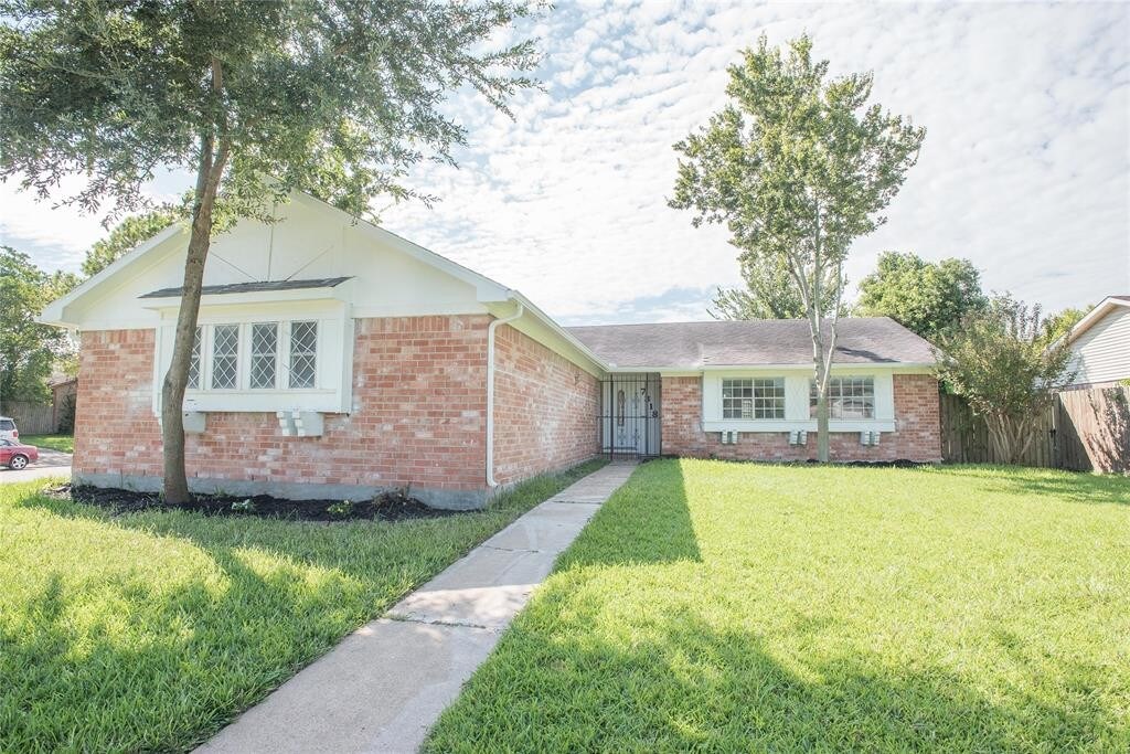 Primary Photo - 7318 Windvine Dr