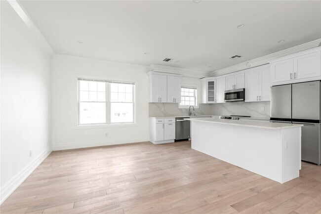 Foto del edificio - 22 Sagamore Hill Dr
