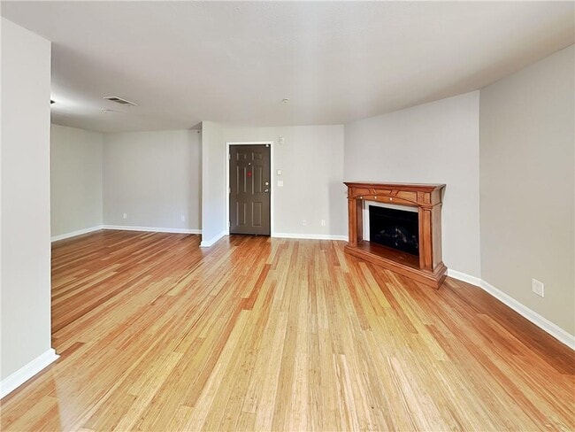 Building Photo - 1020 Camelot Dr