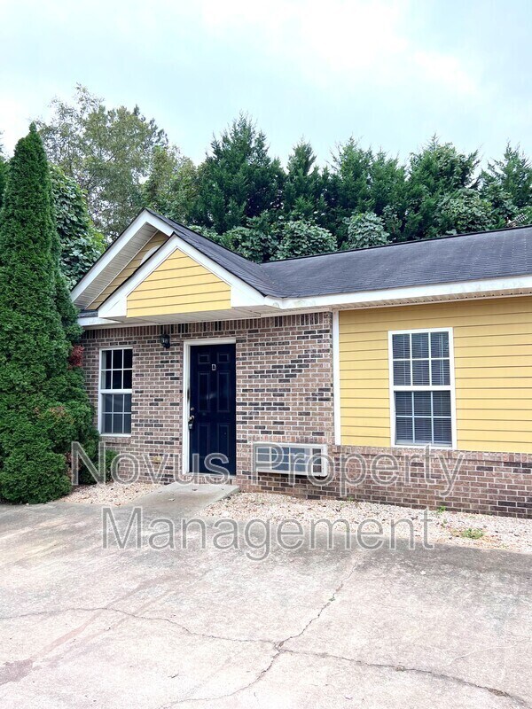 Foto principal - 62 Plowshare Rd