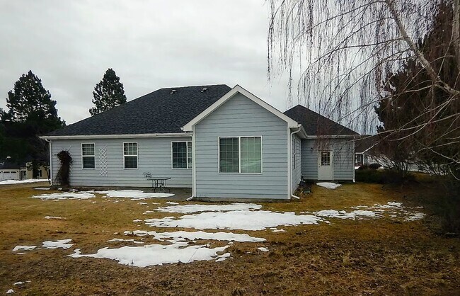 Building Photo - 215 Stage Ridge Rd