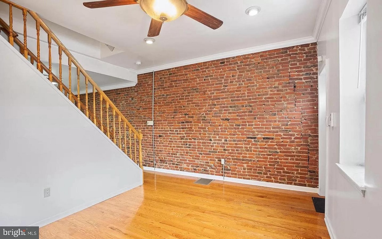 Bright 2 bed 1 bath in graduate hospital! - Bright 2 bed 1 bath in graduate hospital!