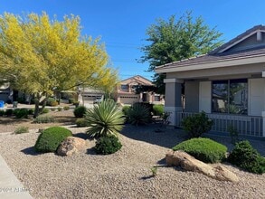 Building Photo - 2812 E Questa Dr