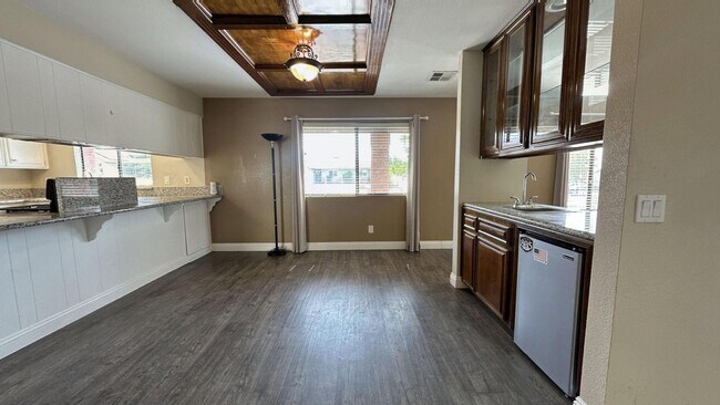 Foto del edificio - Custom Built 5 Bedroom 3 Bathroom Home in ...