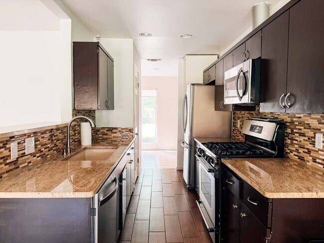 Foto del edificio - 5807 Burnhill Dr