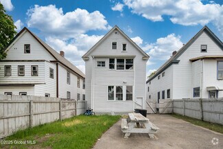 Building Photo - 22 Swan St
