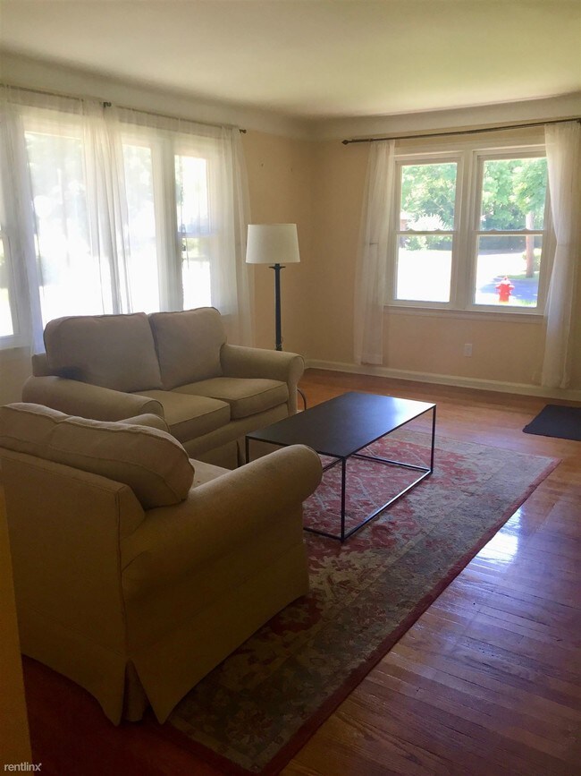 Building Photo - 3 br, 1.5 bath House - 1395 Kensington Dr