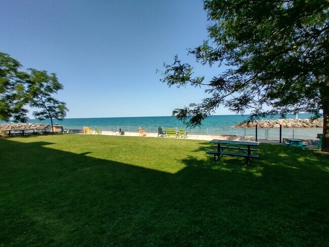 Foto del edificio - 1216 W Jarvis Ave