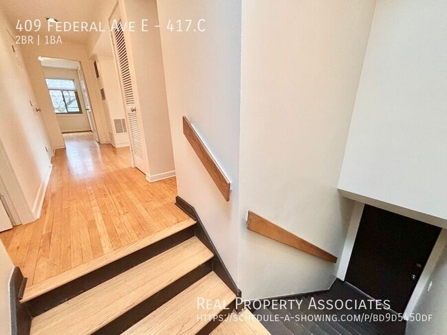 Foto del edificio - Charming Top-Floor 2-Bedroom Corner Unit w...