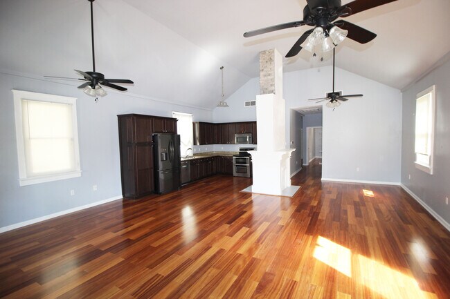 Foto del edificio - 7023 Pritchard Pl