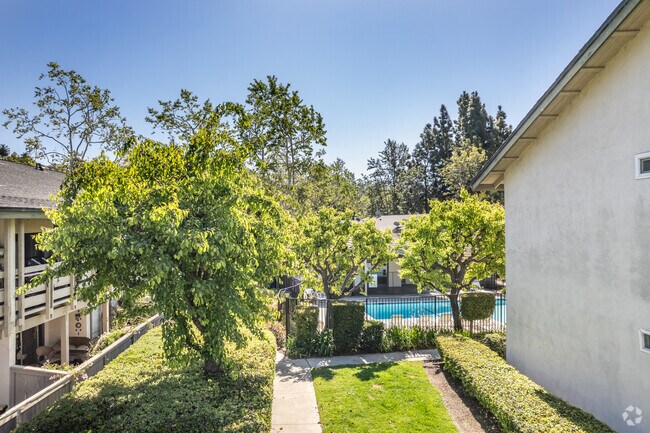 Building Photo - 23732 Hillhurst Dr