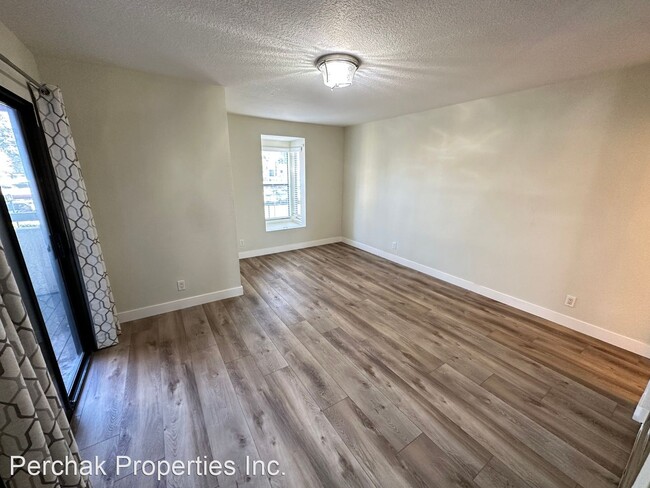 Building Photo - 2 br, 1.5 bath House - 1391 Monument Blvd #14