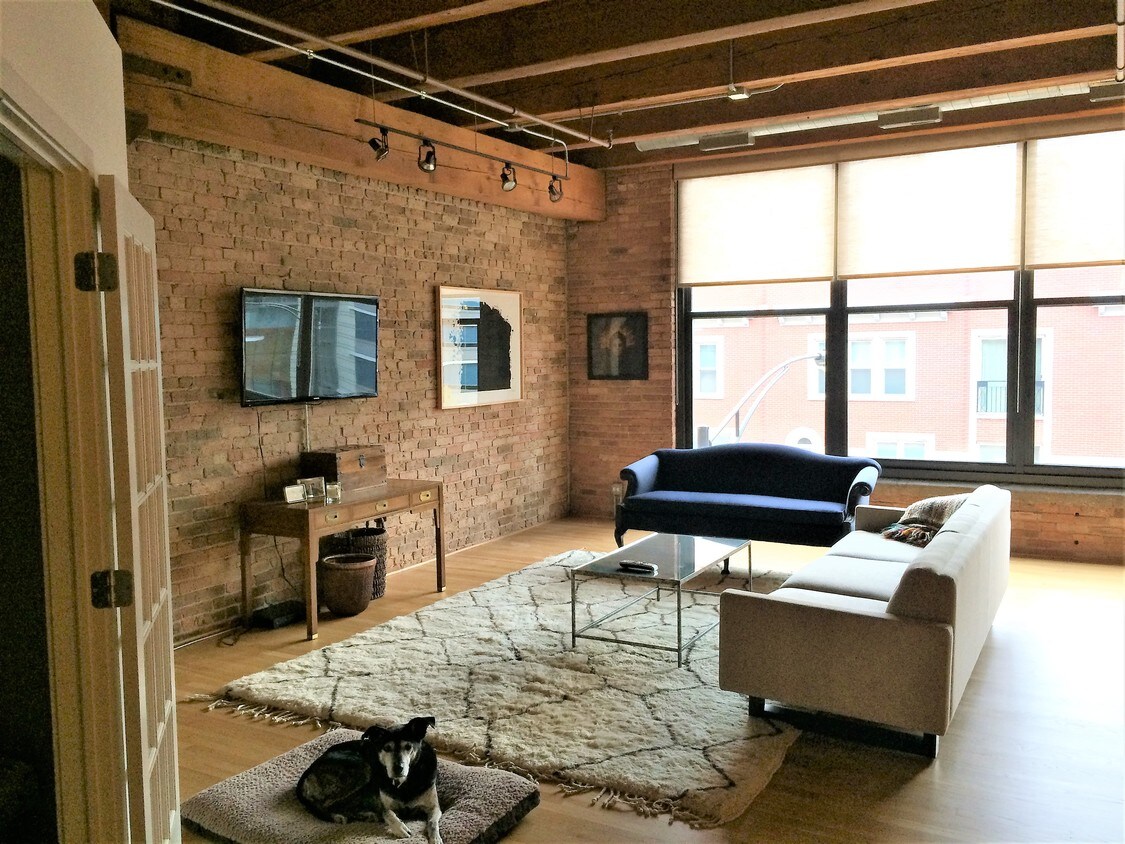 Primary Photo - 420 W Grand Ave
