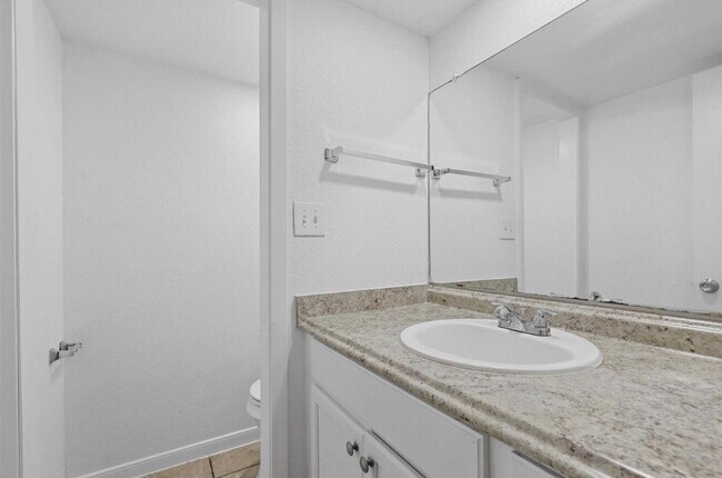 Building Photo - Spacious & Modernized Duplex Living in Southwest Fort Worth