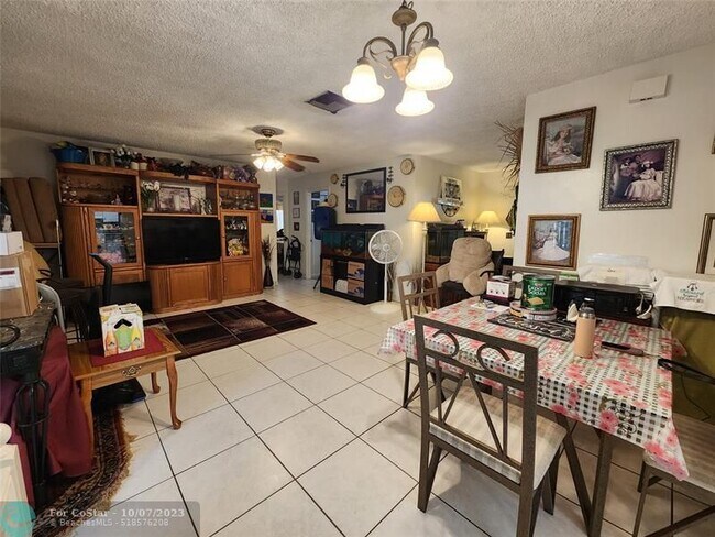 Foto del edificio - 7262 SW 1st St