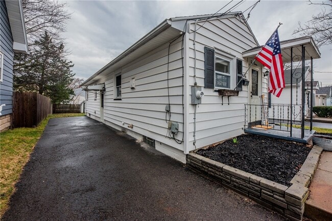 Building Photo - 416 W Spruce St