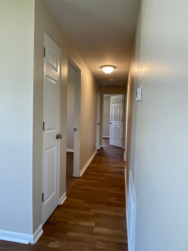 Foto del edificio - 19 Valley Park Dr