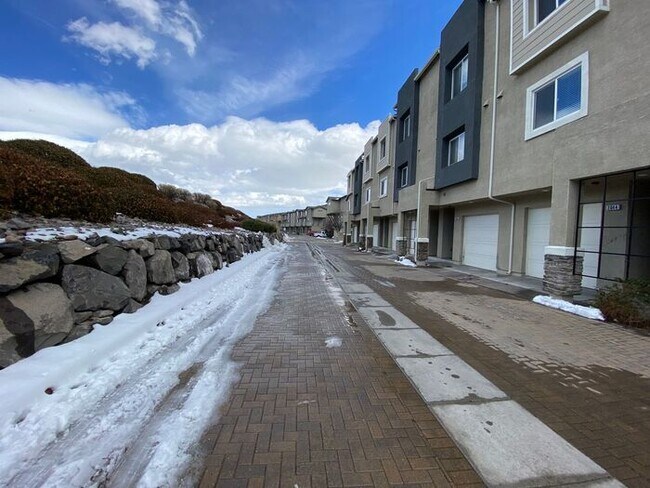 Foto del edificio - NW Reno Large Townhouse Sterling Ridge at ...
