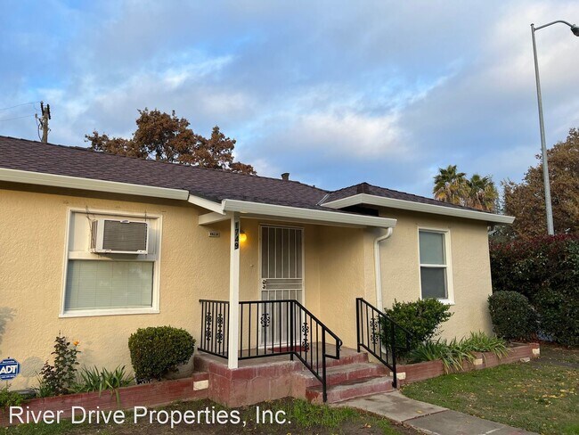 Foto del edificio - 2 br, 1 bath House - 1749 Cypress Way