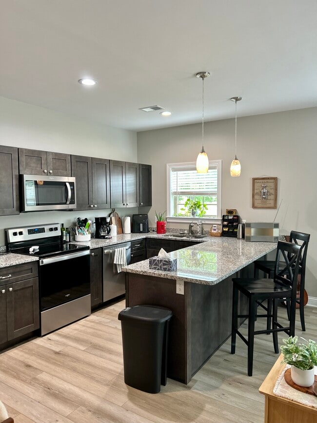 Kitchen - 196 Fairway Ln