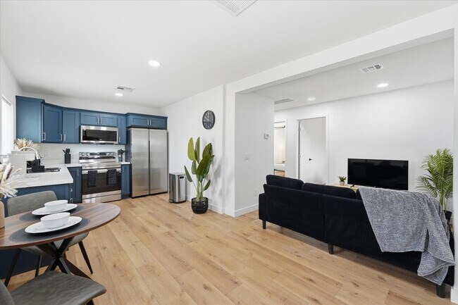 Foto del edificio - 1548 N Upland Cir