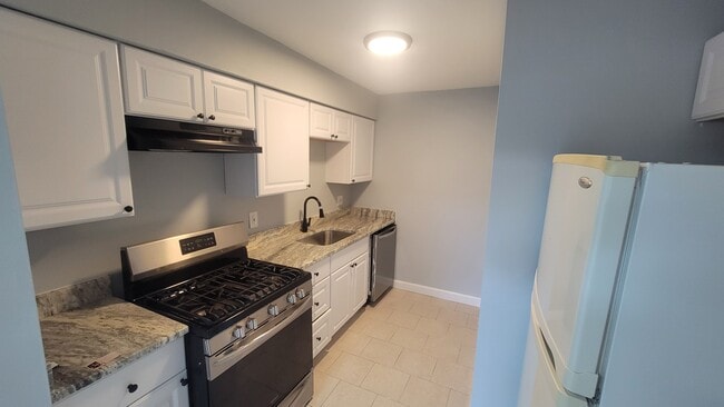 Building Photo - 720 S New Rd