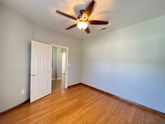 Foto del edificio - 3006 Tresselwyck Ln