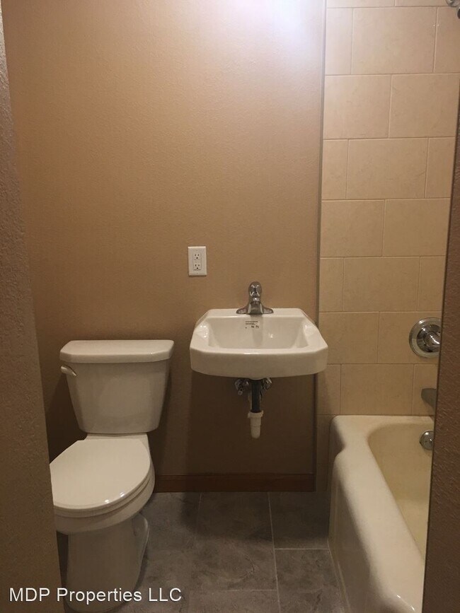 204 Main St W, Ashland, WI 54806 Apartment for Rent in Ashland, WI