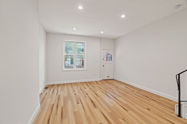 Photo - 1630 Edgley St House