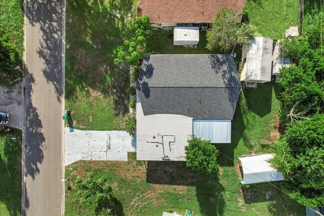 Foto del edificio - 1104 W Hillcrest Dr