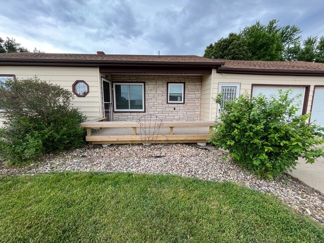 Building Photo - 2 Bed East Side Ranch with Partly Finished Basement!