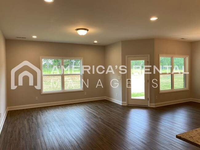 Building Photo - 4 Bedroom, 2 Bathroom Home for Rent in Har...