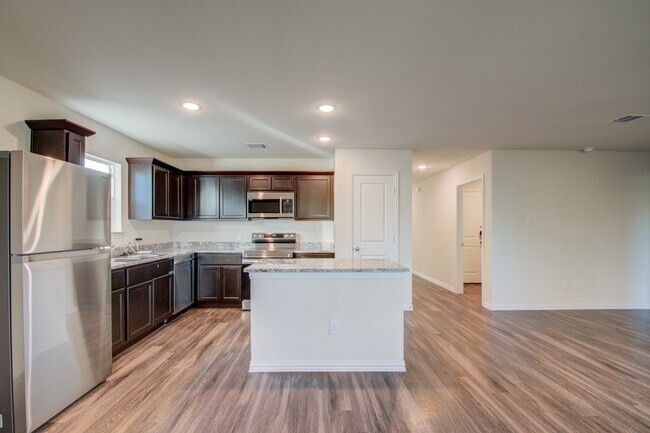 Building Photo - 6202 N Wayside Dr