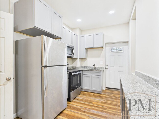 Foto del edificio - Available Now - Charming 3 Bedroom, 2 Bath...