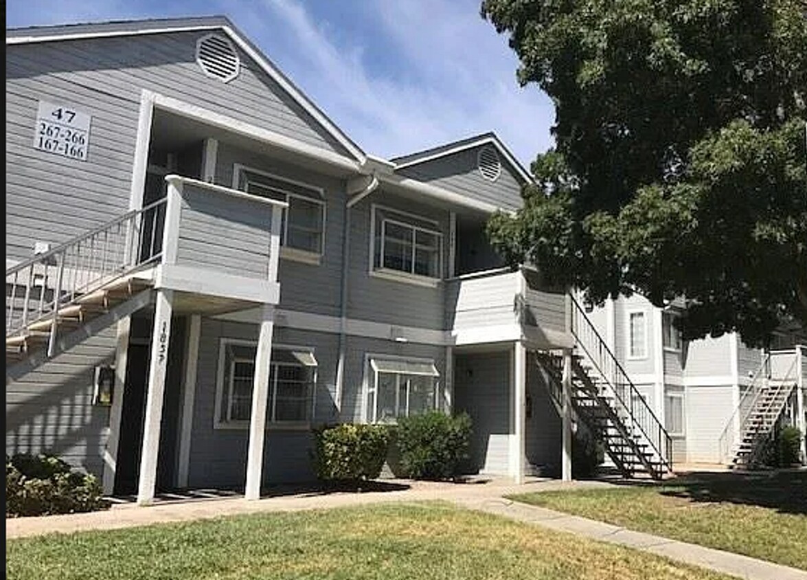 Foto principal - 2 Bed and 1 bath located in 89115!