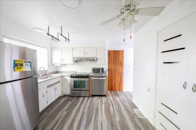 Foto del edificio - **Charming Family Home in Top-Rated School...