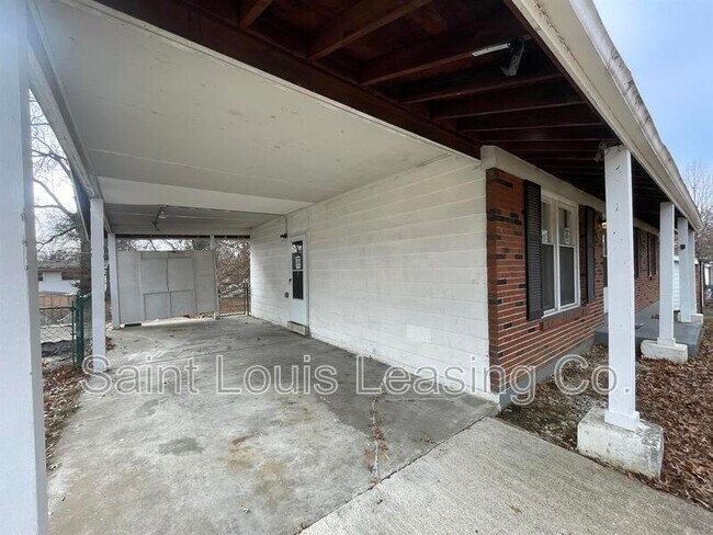 Building Photo - 1572 Hudson Rd
