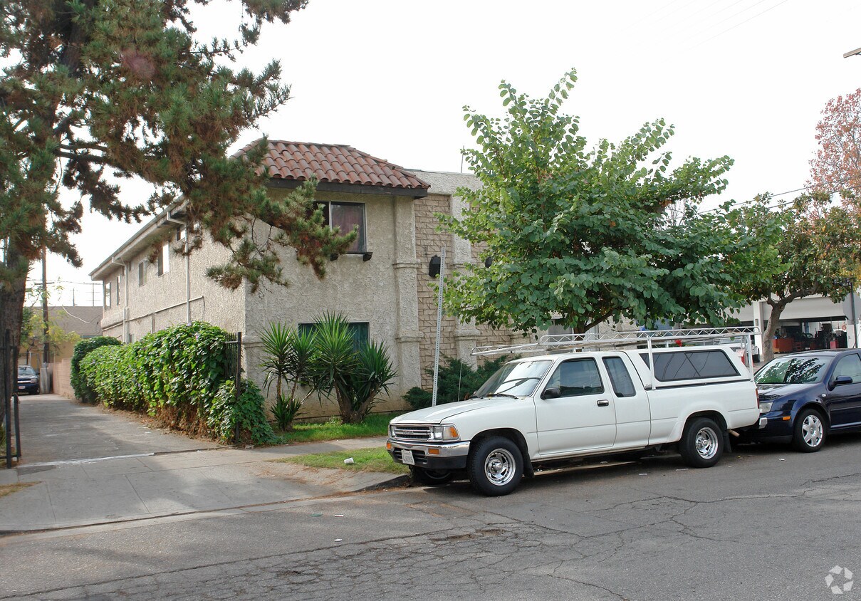Building Photo - 14258 Delano St
