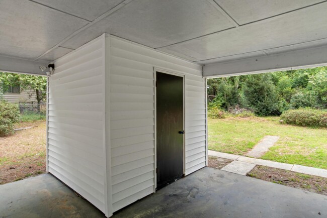 Building Photo - 3 BR Ranch