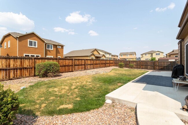 Foto del edificio - Spacious 6-Bedroom Home in Lorson Ranch!