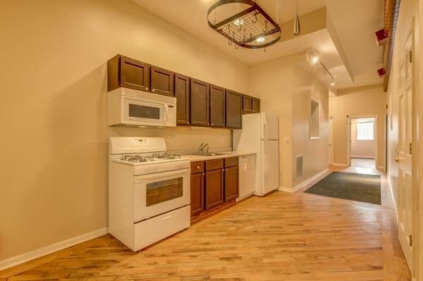 Building Photo - 526 7th St