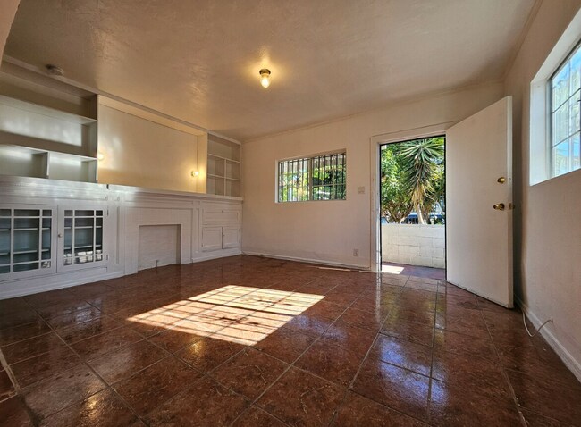 Foto del edificio - 2623 Hillcrest Dr