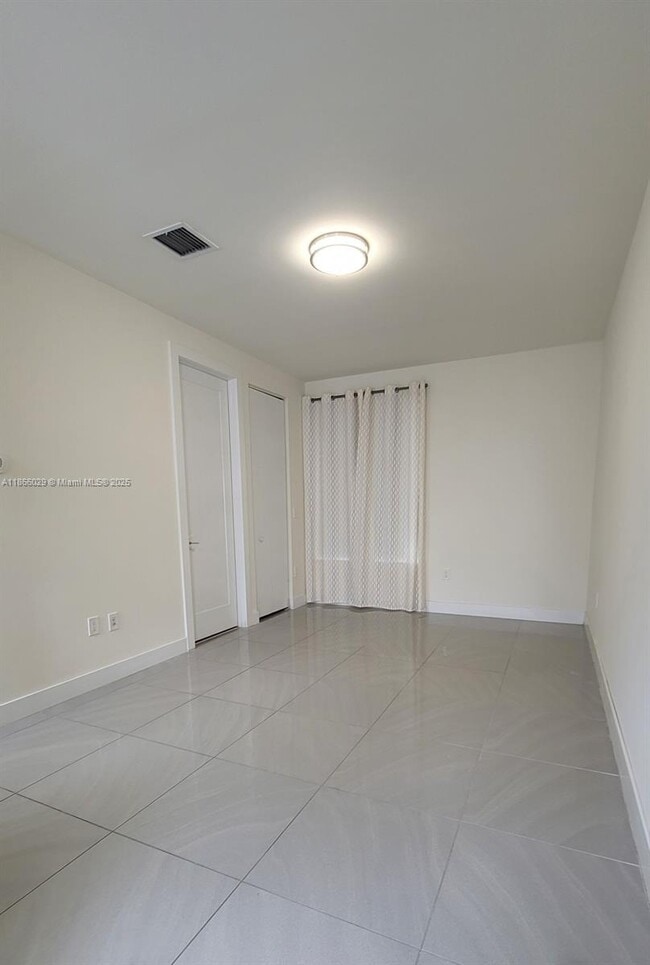 Building Photo - 6331 NW 105th Ct
