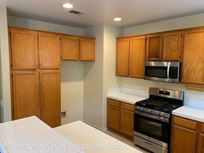 Foto del edificio - 4 br, 2.5 bath House - 6221 Villa Ryan Way