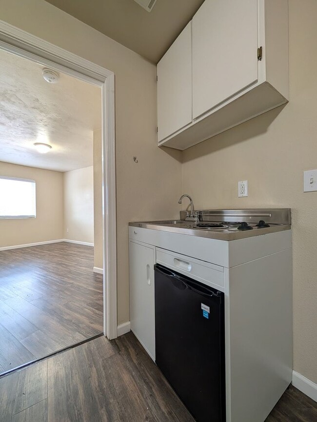 Building Photo - 1-Bedroom, 1-Bath Apartment In Downtown Springfield!