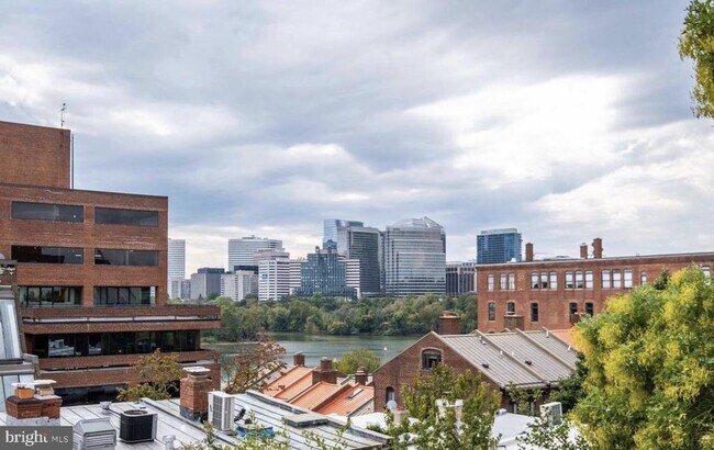 Foto del edificio - 3210 Grace St NW