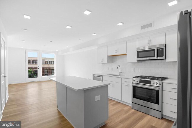 Foto del edificio - 701 N Henry St