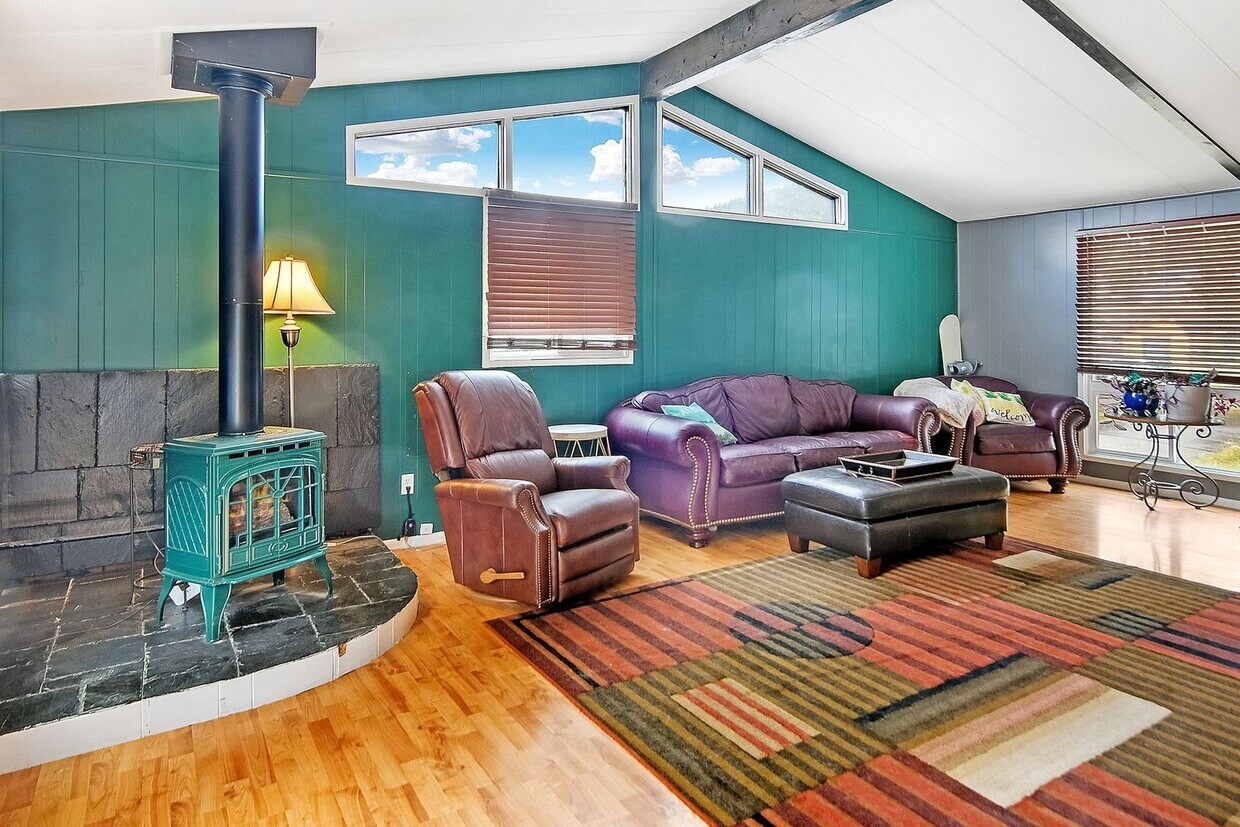Primary Photo - Pets Negotiable, Open Floor Plan and Storage!