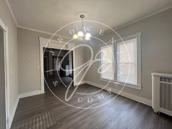 Building Photo - "Charming 3-Bedroom with 2 Full Baths in t...